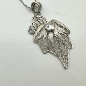 Sterling Silver 925 Italy Vintage Chain Necklace Leaf FIllgree Pendant Jewelry